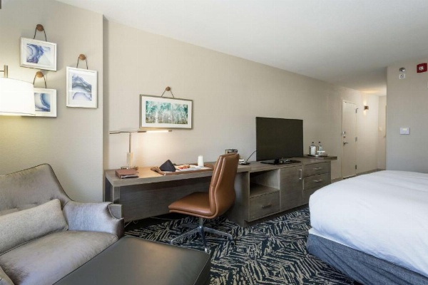 DoubleTree by Hilton Harrisonburg image 14