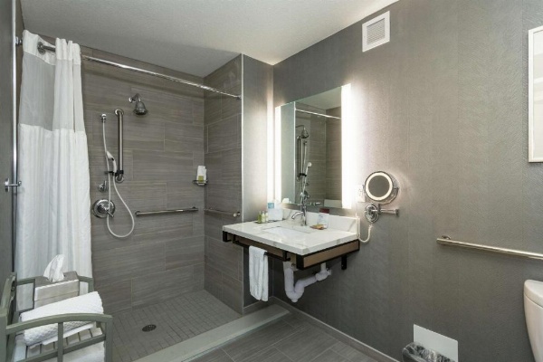 DoubleTree by Hilton Harrisonburg image 15