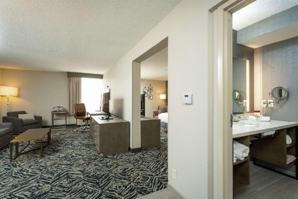 DoubleTree by Hilton Harrisonburg image 16