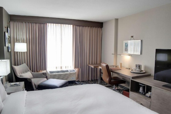 DoubleTree by Hilton Harrisonburg image 18