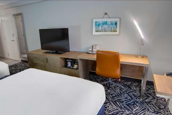 DoubleTree by Hilton Harrisonburg image 25