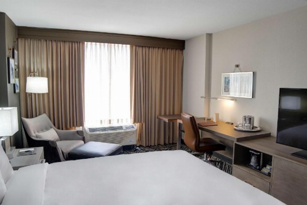 DoubleTree by Hilton Harrisonburg image 27